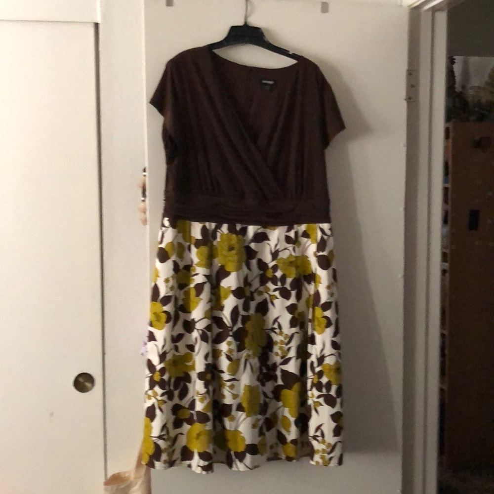Beautiful dress size 20.